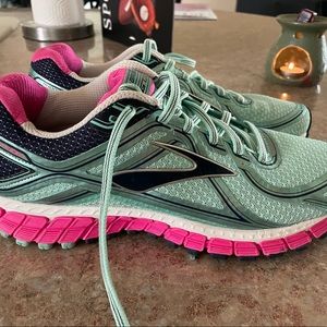 Womens Brooks Adrenaline GTS Shoes